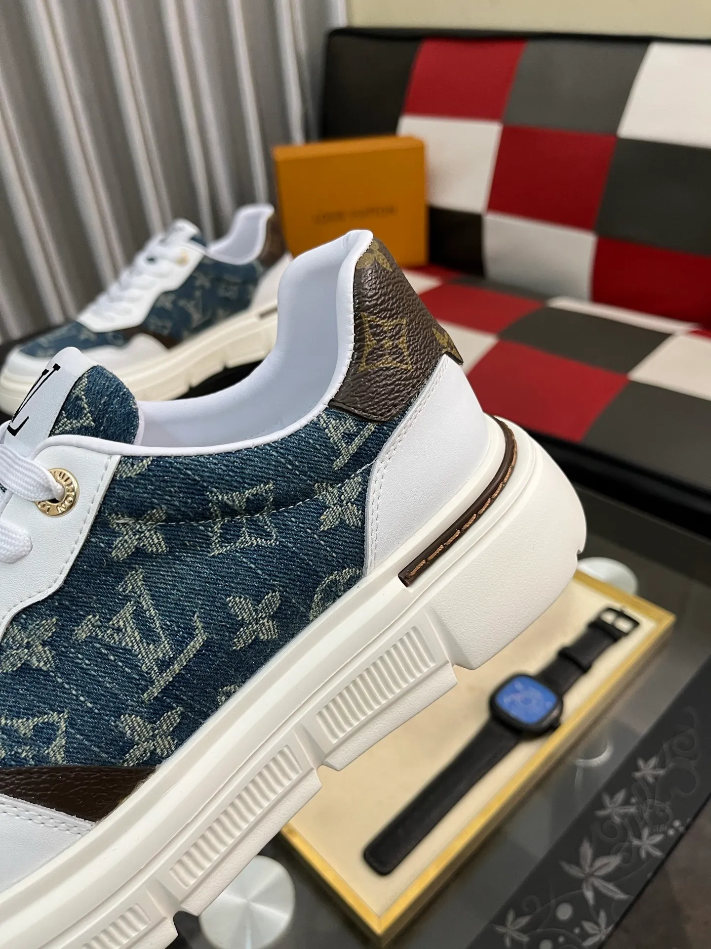 Men's shoes💰420⌚️⌚️"LOUI* VUITTO*" popular men's casual shoes, genuine Italian development💯purchasing level quality✔️The upper is made of official website material first-layer cowhide, comfortable and soft sheepskin feet⚡️Fashionable and versatile. The toe last shape is firm and full, and the soles are made from LV original molds and can be moved in and out of the counter at will. Light and comfortable on the foot~purely handmade, details determine quality! Size:38-442️⃣Colors available